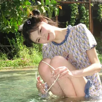 女生