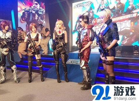 《一路》COSER性感扮演舞台剧详情